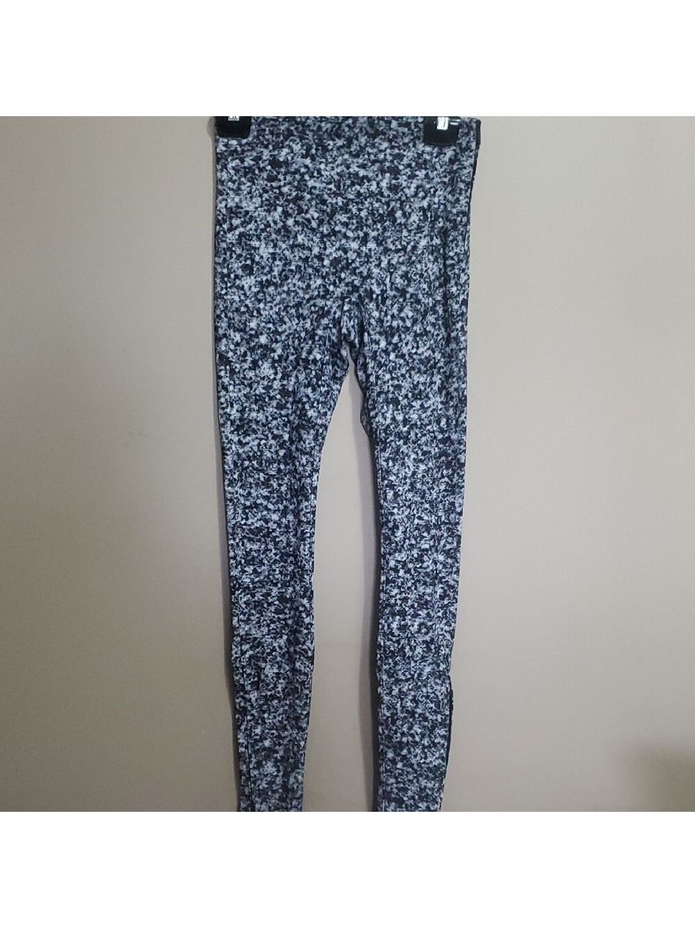 Lululemon Lab Side Zip Sleek Black And White Leggings Size 4